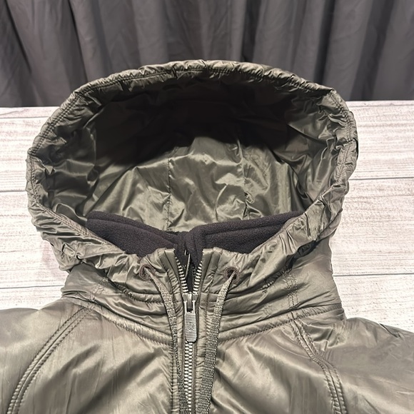 🍋Women’s Lululemon Scuba Hoodie Glyde size 6 dark olive 🍋 - Picture 11 of 16